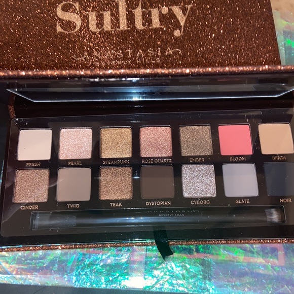 NIB - ANASTASIA SULTRY Eyeshadow Palette - Picture 4 of 16